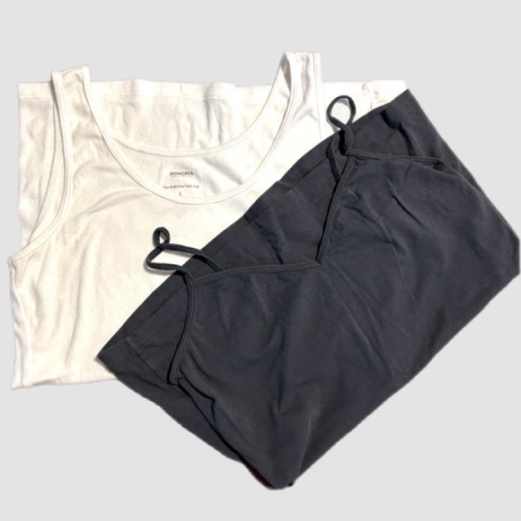 BUY 2 GET 1 FREE on any items priced $15 or less Lot of 2 Size Large tank tops - Picture 1 of 4